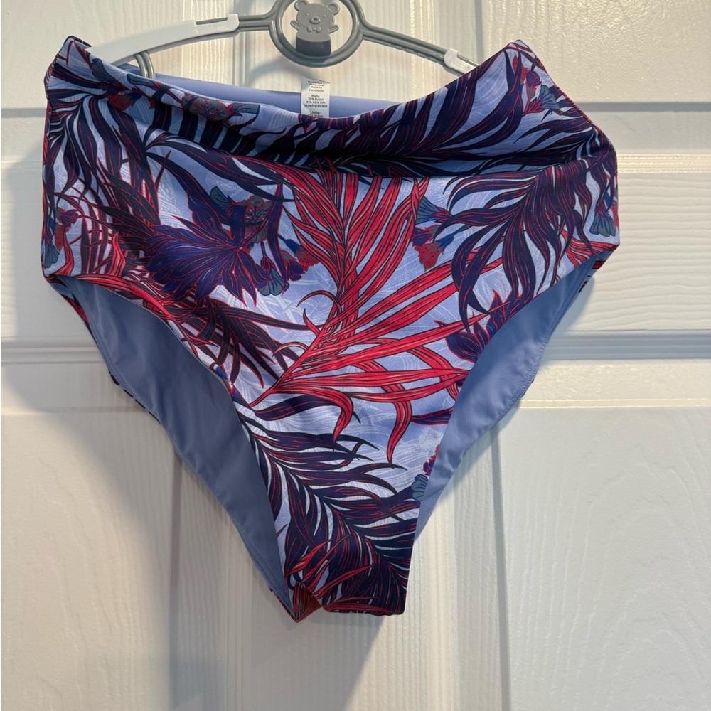 Lululemon Deep Sea High Waist Bottom
Mini Twisted Tropics Hydrangea Multi